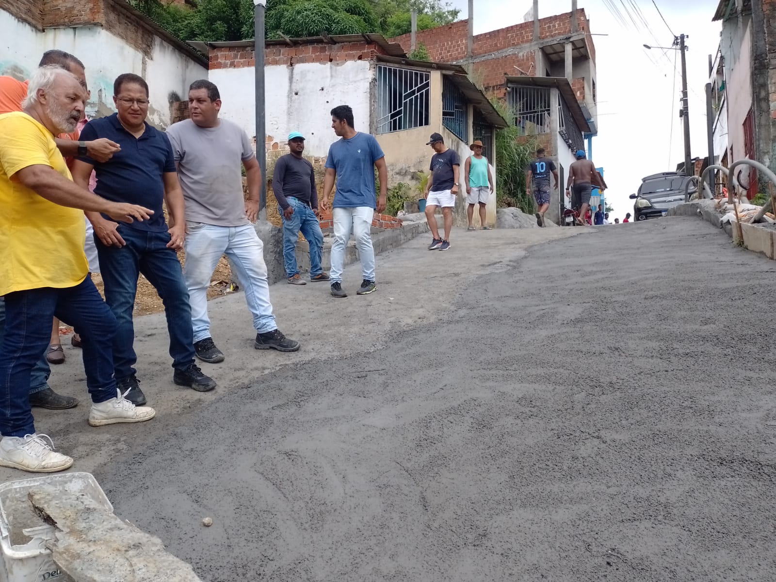 Prefeito Augusto Castro acompanha mutirão no Bairro Daniel Gomes
