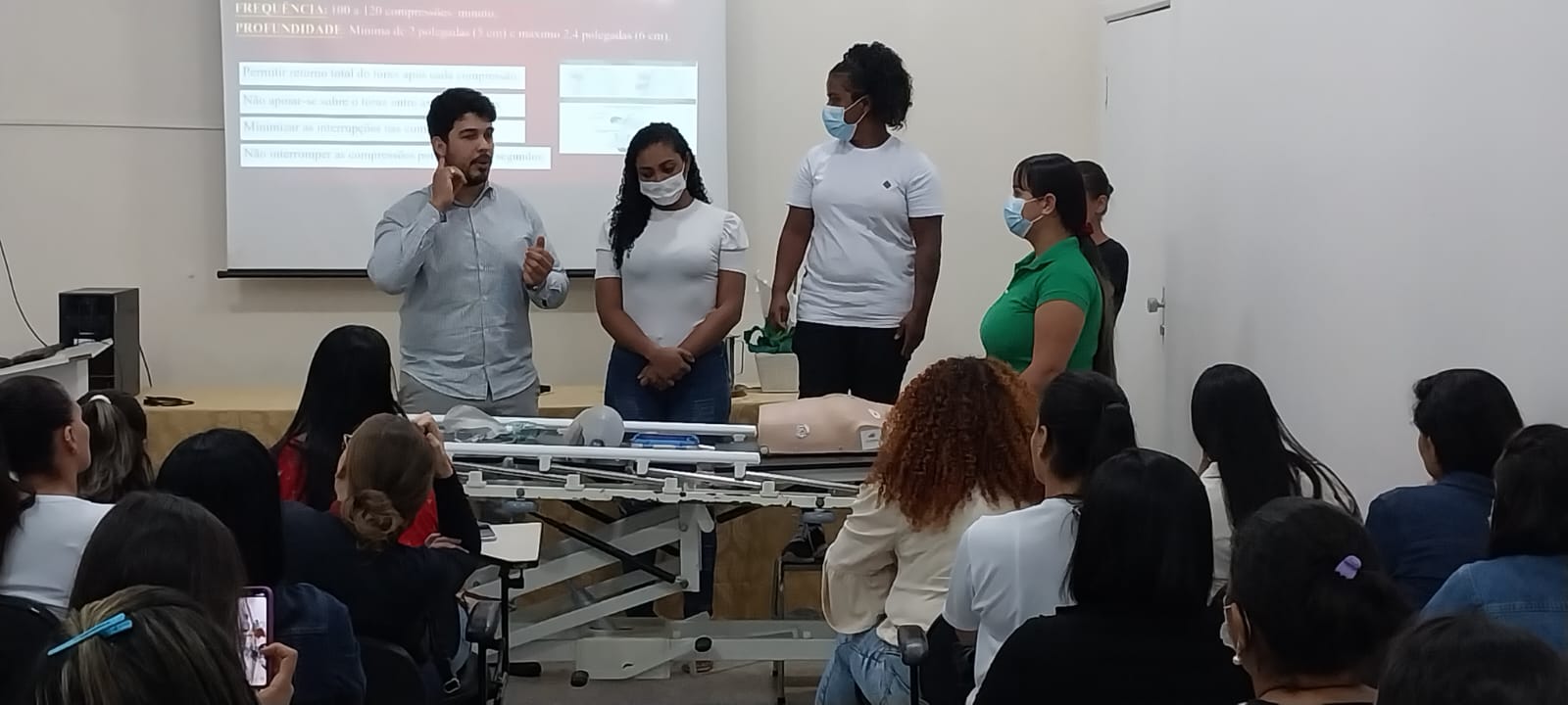 Hospital de Base abre a Semana da Enfermagem com minicursos para estudantes da área de saúde