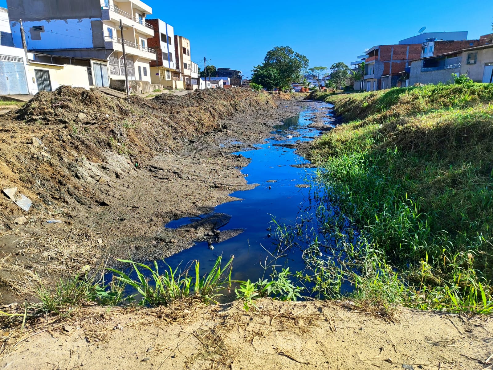 Prefeitura de Itabuna inicia a limpeza do canal de macrodrenagem do bairro Novo Jaçanã