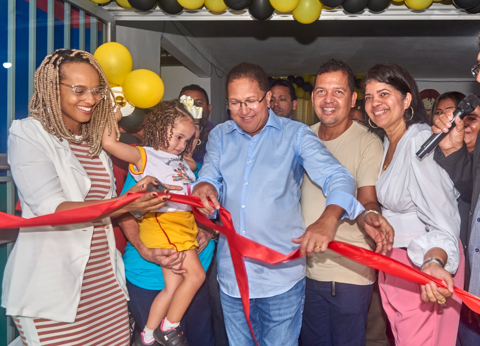 Escola-Creche Otaciana Pinto entregue em festa pelo prefeito Augusto Castro