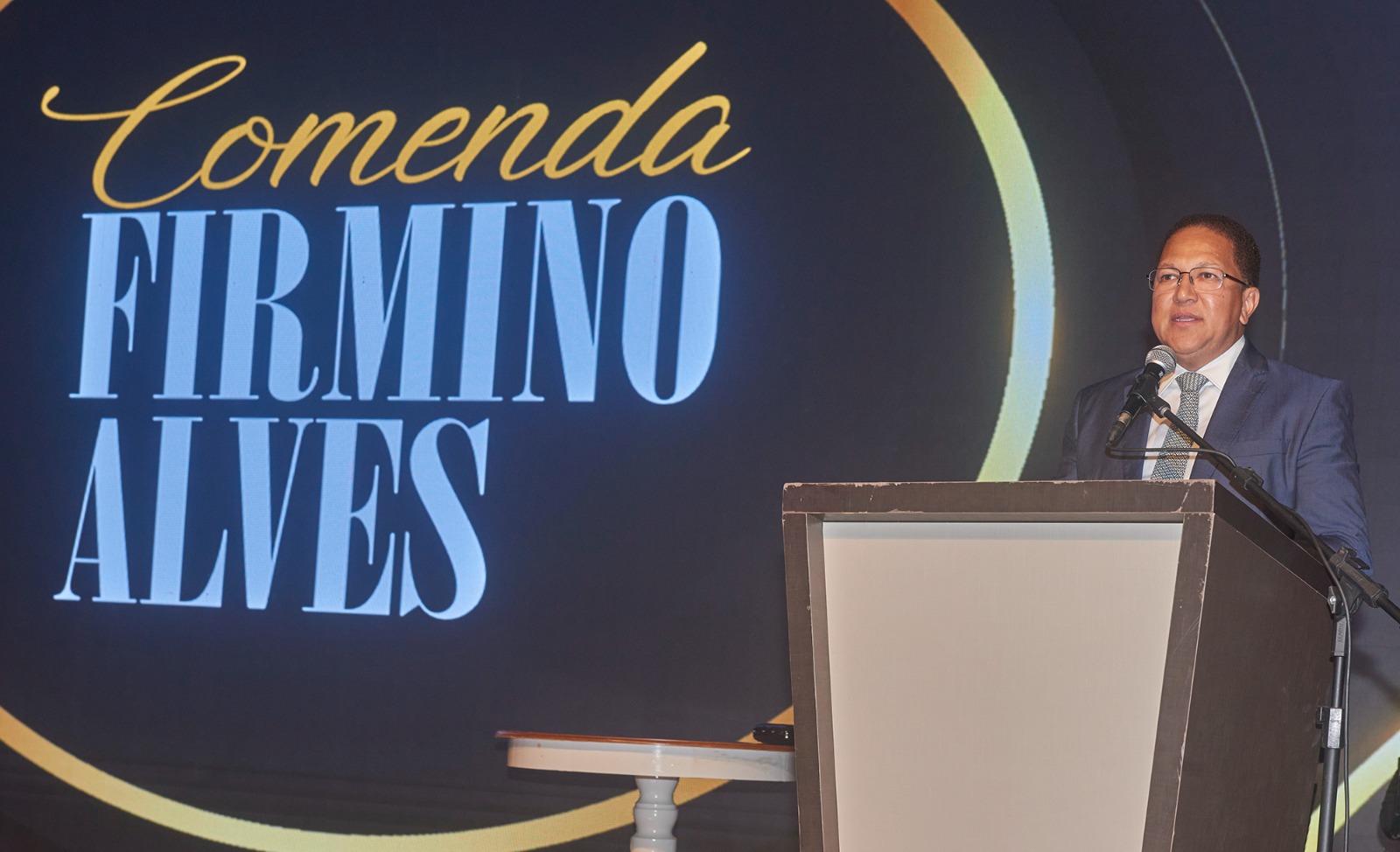 Emoção e reconhecimento na comovente entrega da Comenda Firmino Alves