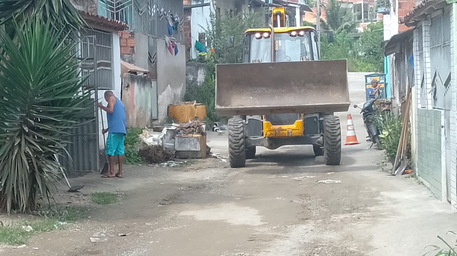 Prefeitura de Itabuna encerra a semana com limpeza de áreas no Banco Raso e São Caetano
