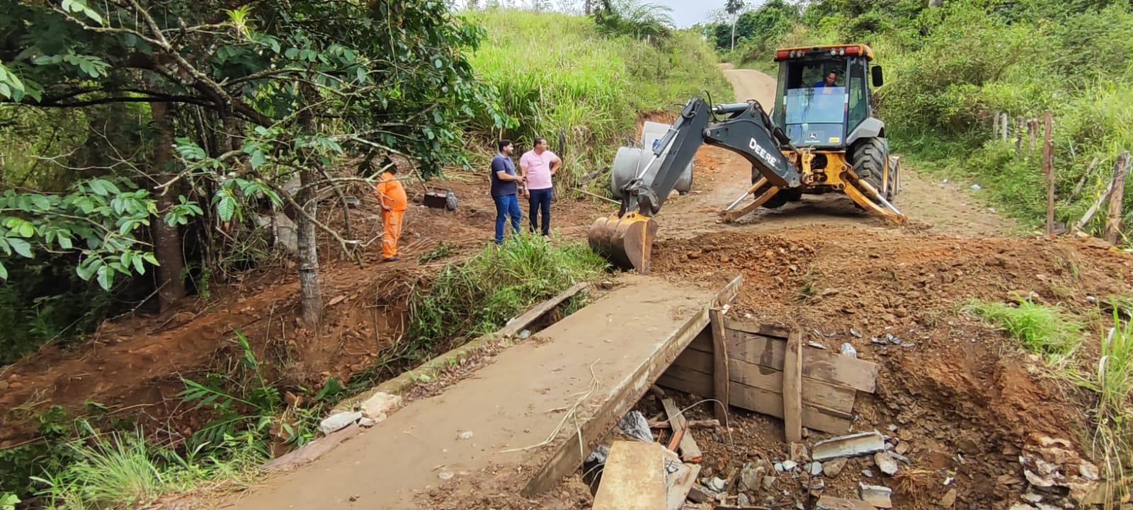 Prefeitura inicia a recuperação da ponte do Ribeirão dos Cachorros na zona rural de Itabuna