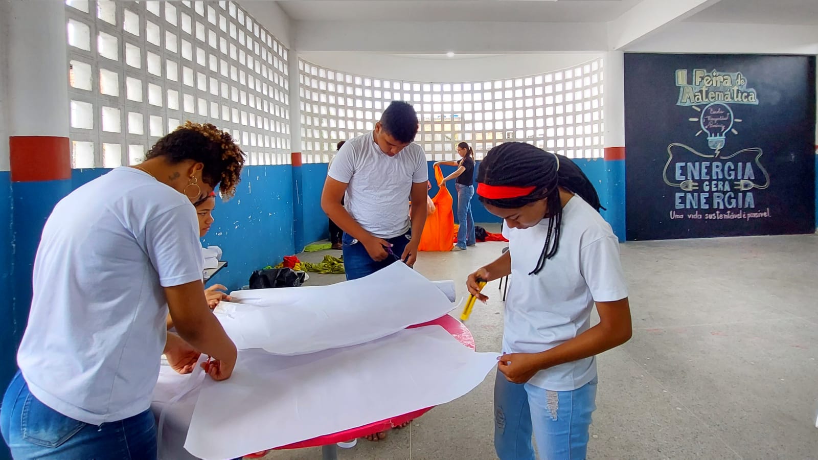Alunos da Escola Margarida Pereira finalizam projetos para a 2ª Feira de Matemática da UESC