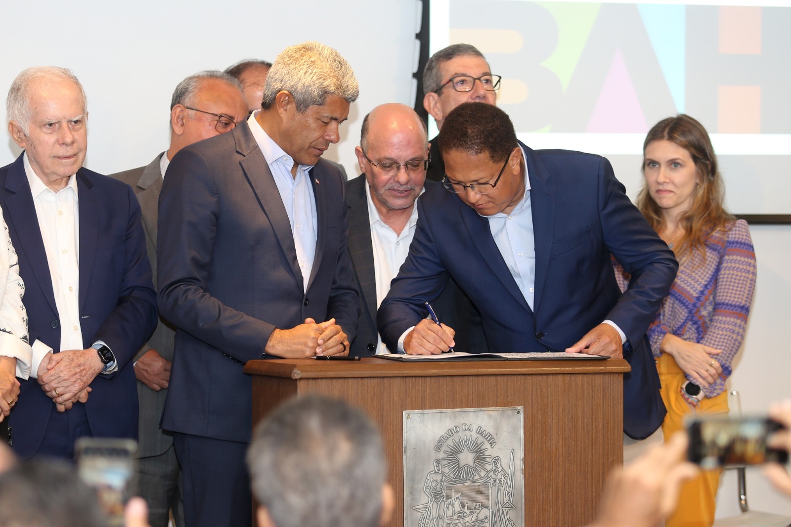 Prefeito Augusto Castro e o governador Jerônimo Rodrigues assinam contrato para o setor de Gás Natural em unidade de Itabuna