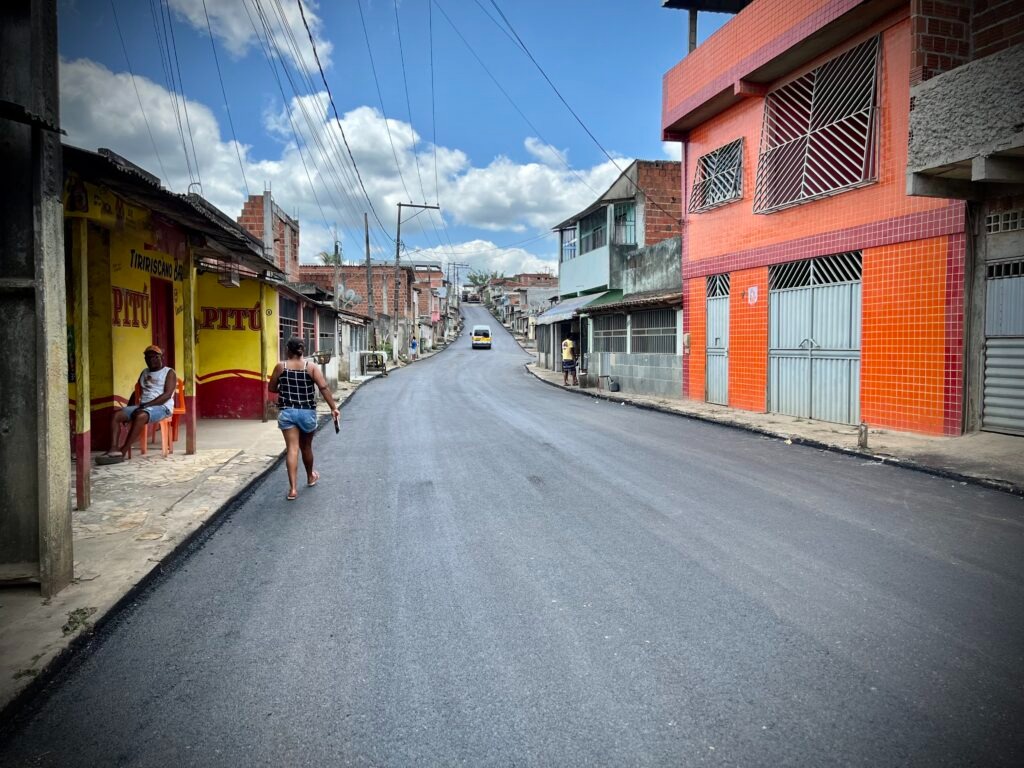Prefeitura de Itabuna conclui a pavimentação de 15 ruas no Bairro Nova Ferradas