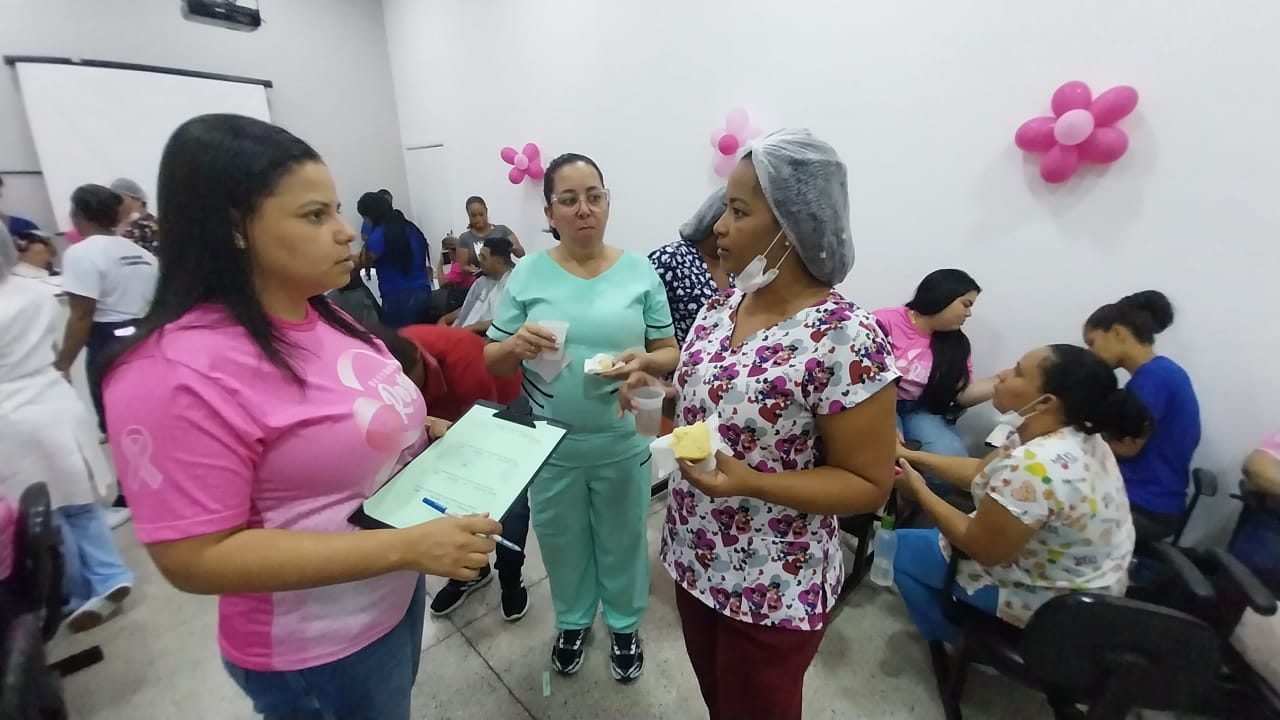 Hospital de Base encerra a Campanha Outubro Rosa com oficina de beleza para as colaboradoras
