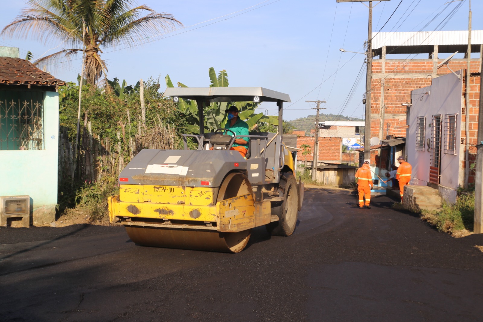 Prefeitura avança na pavimentação de ruas e avenidas em bairros da zona oeste de Itabuna