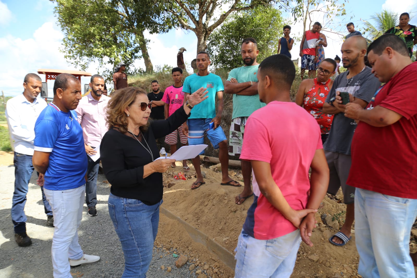 Secretária de Infraestrutura e Urbanismo dialoga com a comunidade do Santa Inês sobre projetos para o bairro
