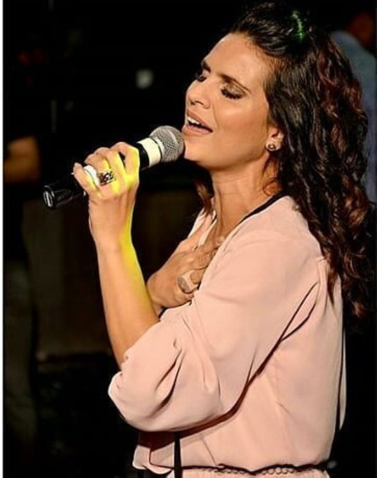 Aline Barros é a atração nacional do Celebra Itabuna nesta segunda noite