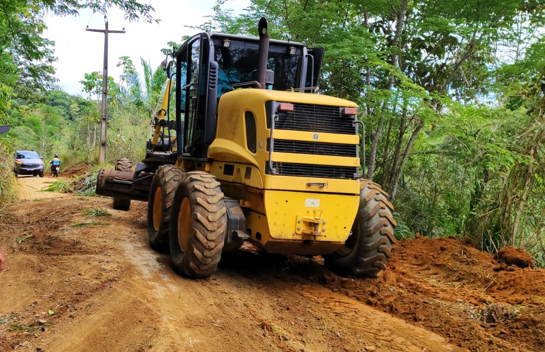 Prefeitura de Itabuna avança com serviços de patrolamento e cascalhamento no Ribeirão Seco