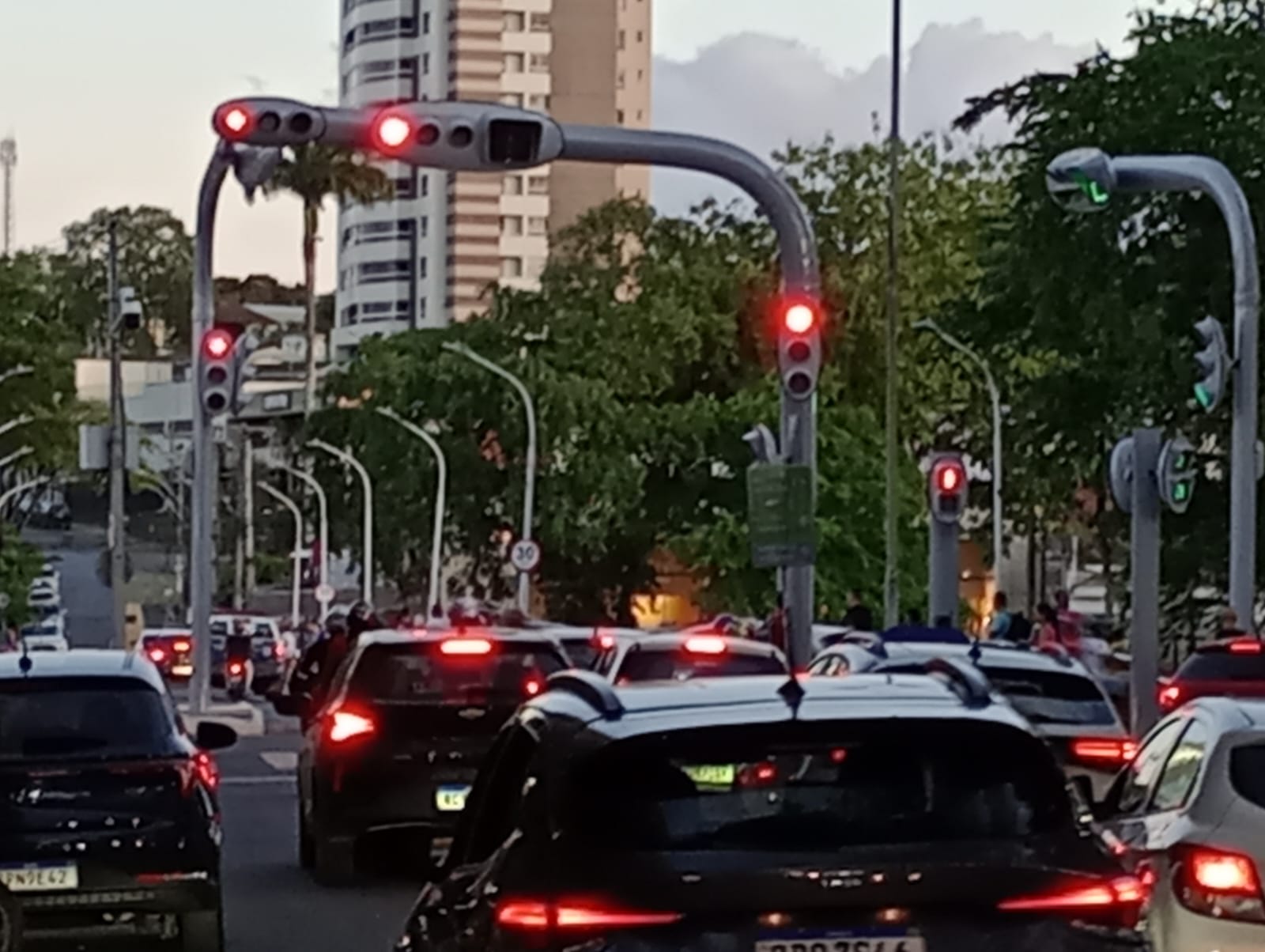 Prefeitura de Itabuna já instalou 14 novos conjuntos de semáforos digitais