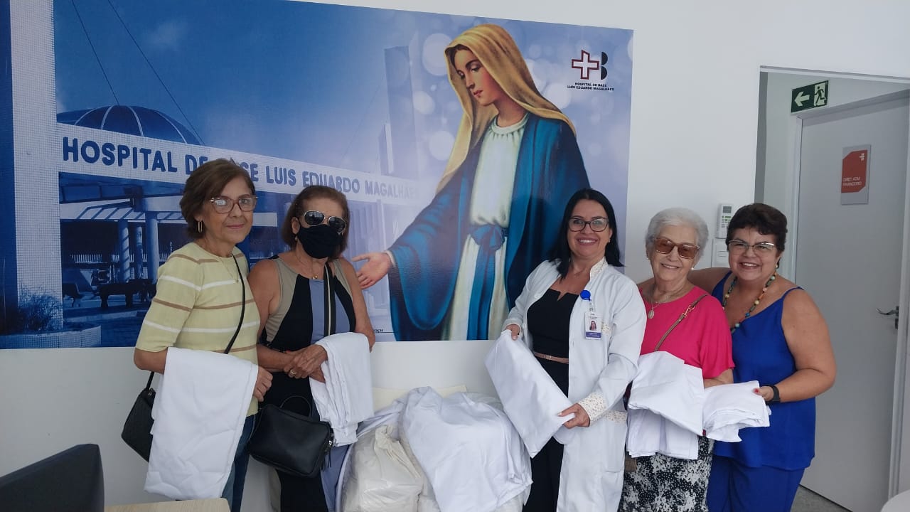Hospital de Base de Itabuna recebe doação de lençóis de um grupo de mulheres auxiliadoras