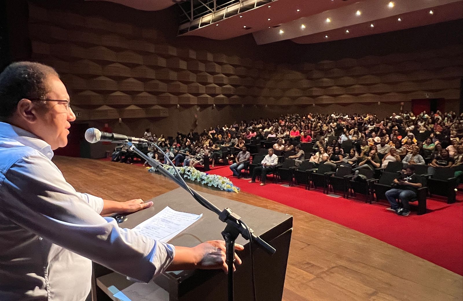 Prefeito Augusto Castro reajusta em 3,62% o salário dos professores