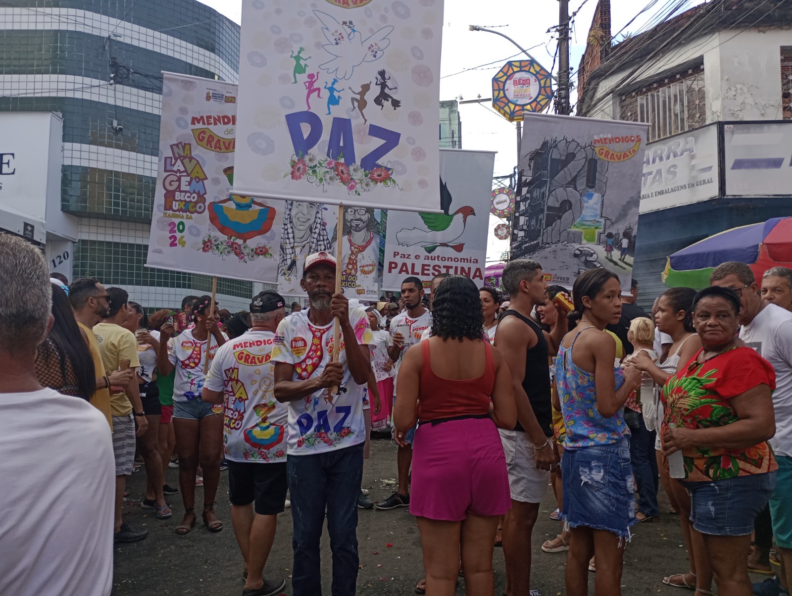 43ª Lavagem do Beco do Fuxico em Itabuna teve diversidade, protesto e animação