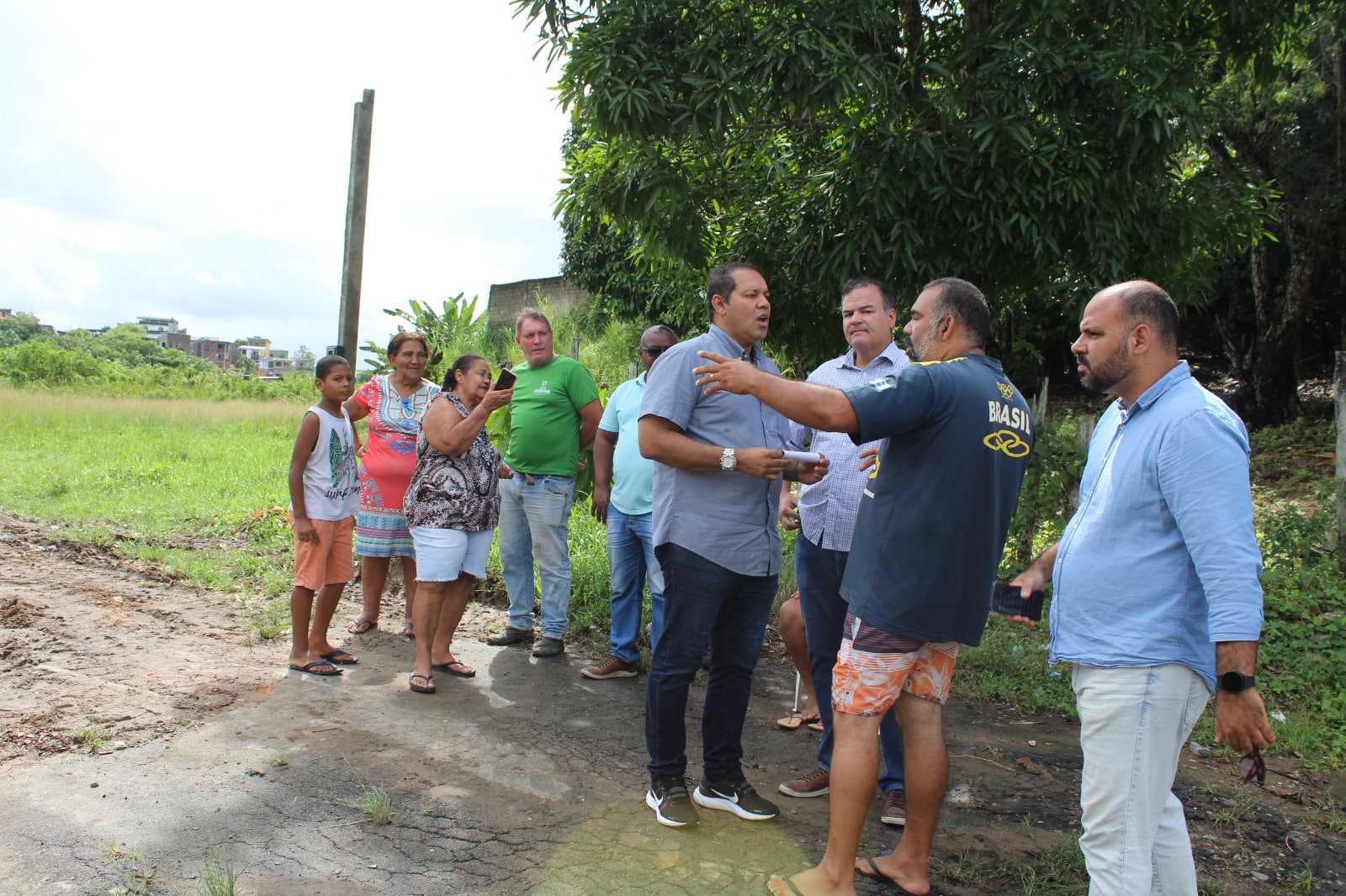 EMASA e Prefeitura avaliam demandas dos moradores da 3ª travessa da Avenida J. S. Pinheiro