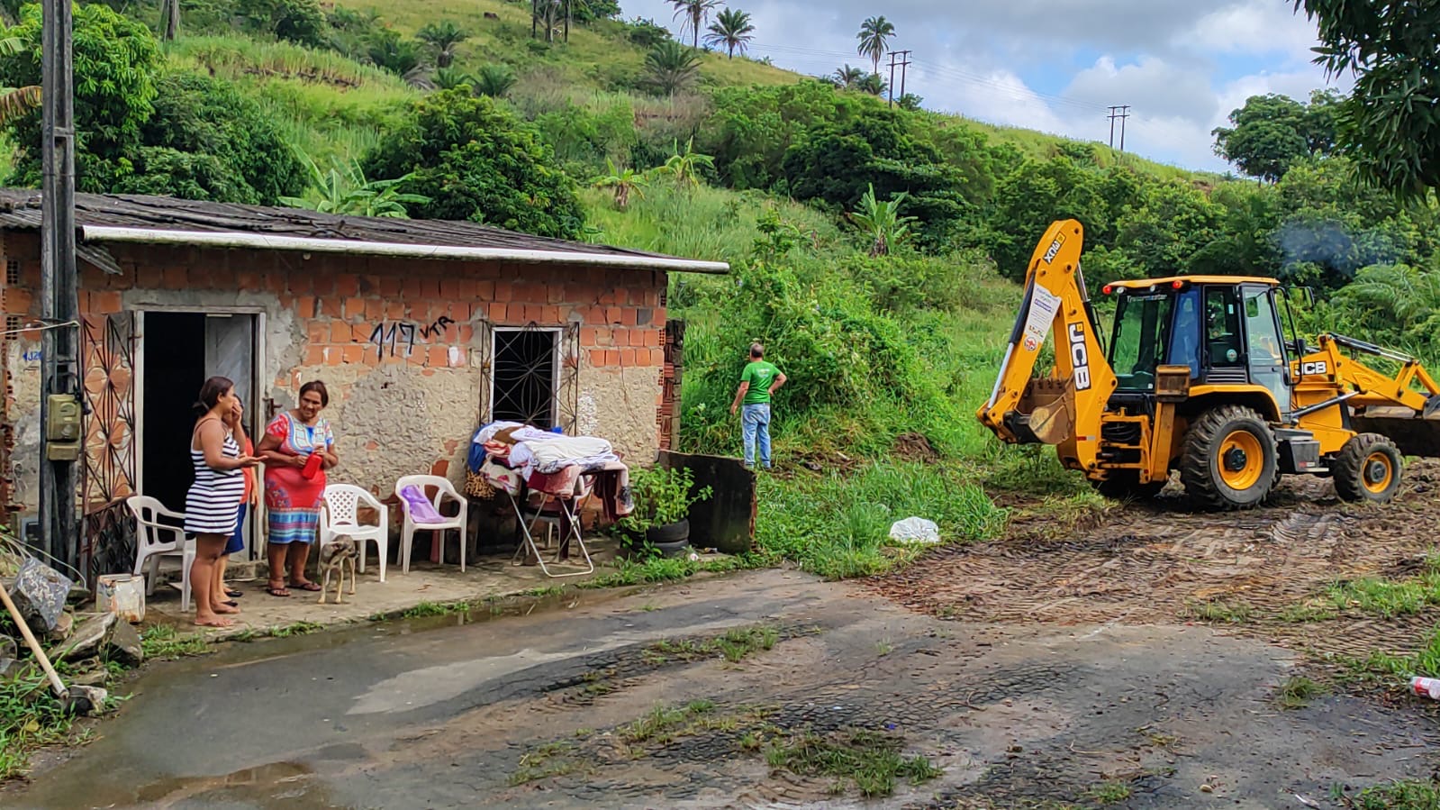 Prefeitura mantém cronograma de limpeza dos canais de drenagem em Itabuna