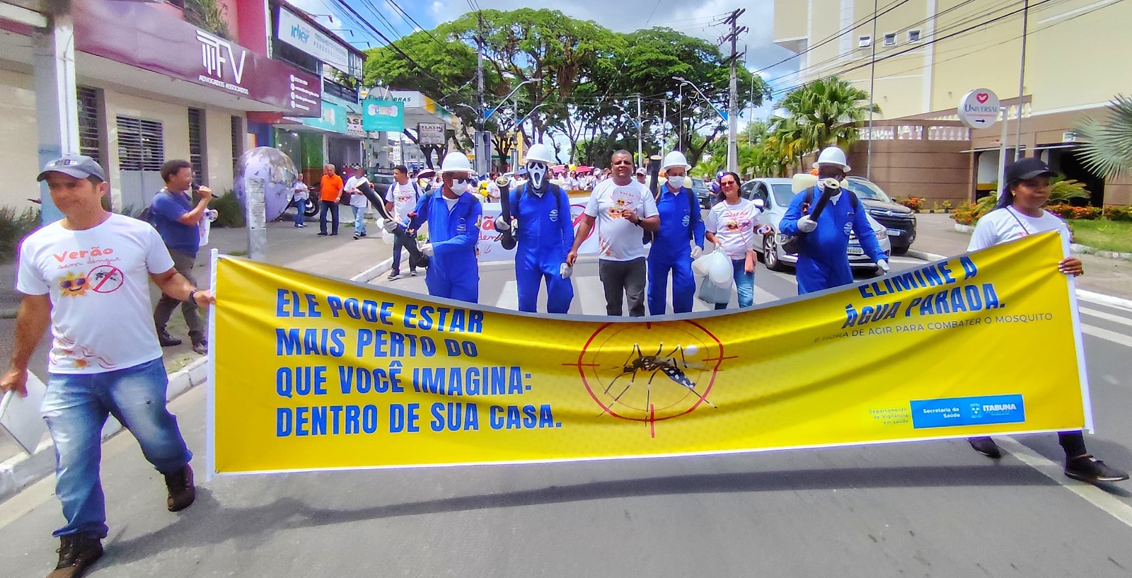 Caminhada abre Campanha Verão Sem Dengue na principal via comercial de Itabuna