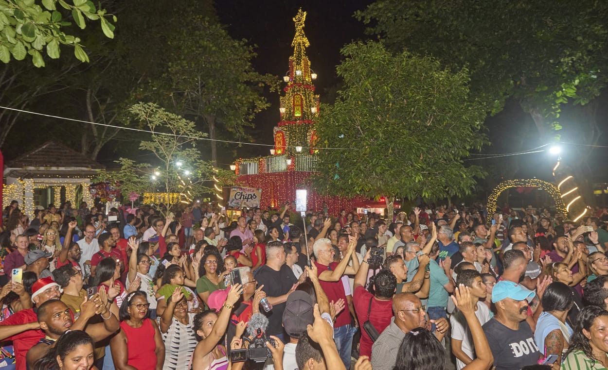 Prefeito Augusto Castro abre Projeto do Natal de Luzes e Sonhos, fala de suas realizações e promete mais trabalho em 2025