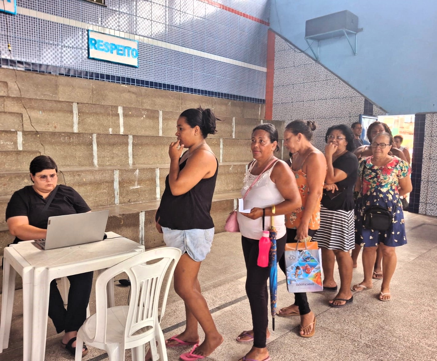 Prefeitura de Itabuna entrega tíquetes para as cestas do Programa Natal com Ceia na Mesa