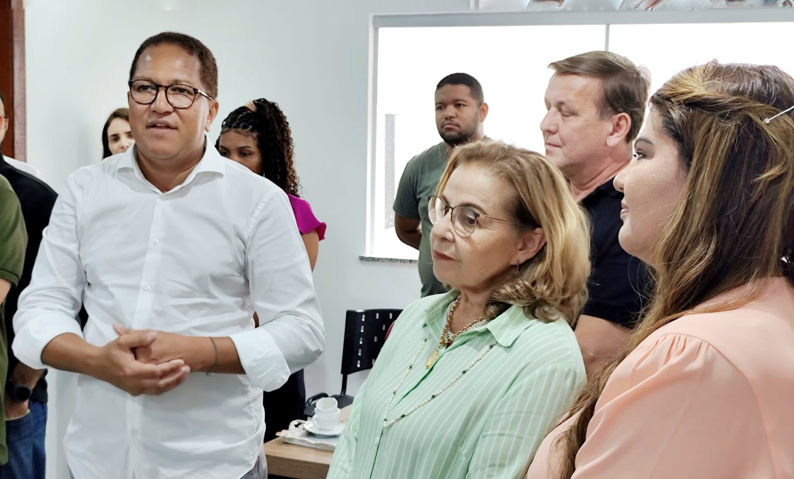 Prefeito Augusto Castro anuncia pagamento antecipado de dezembro e da 2ª parcela do 13º salário