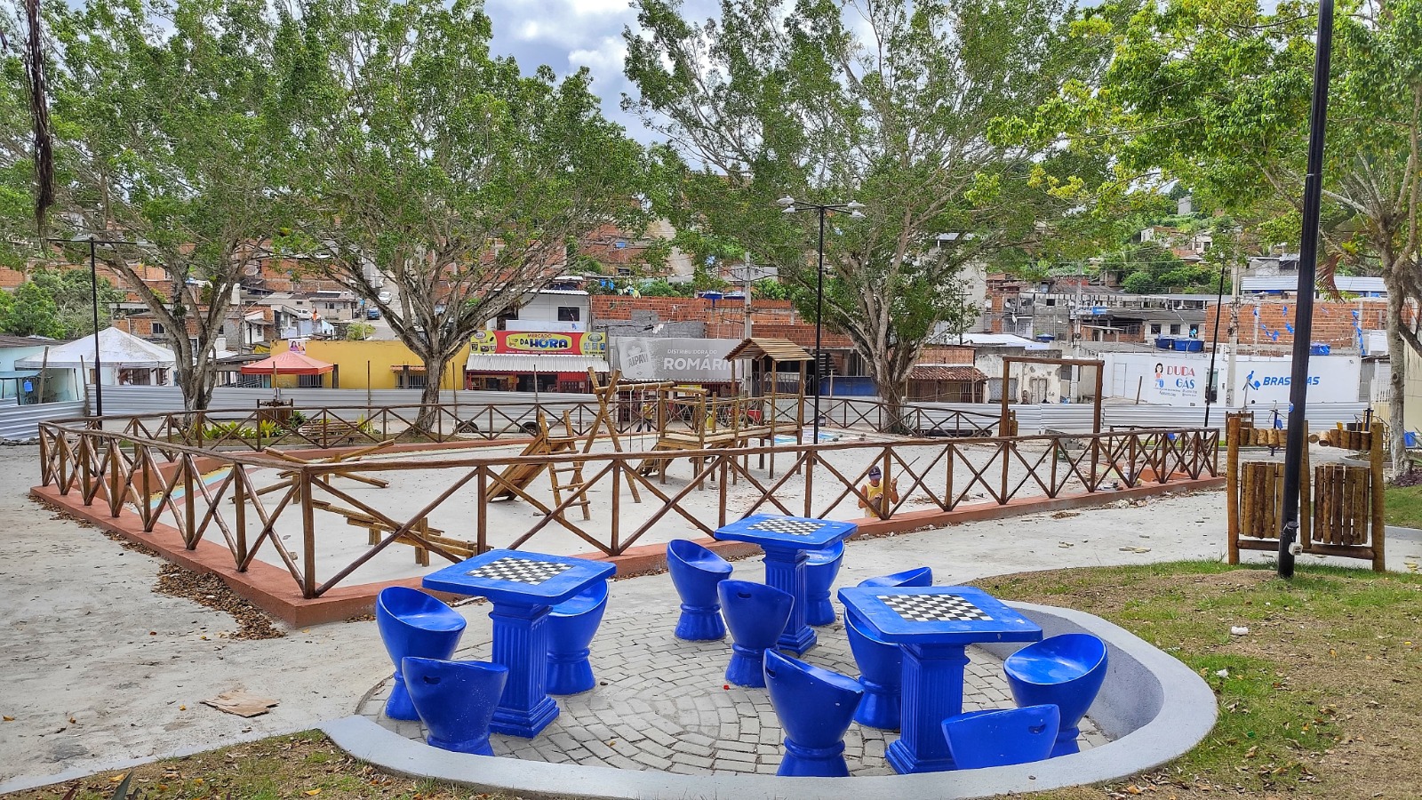 Prefeito Augusto Castro entrega a nova praça do Bairro São Pedro