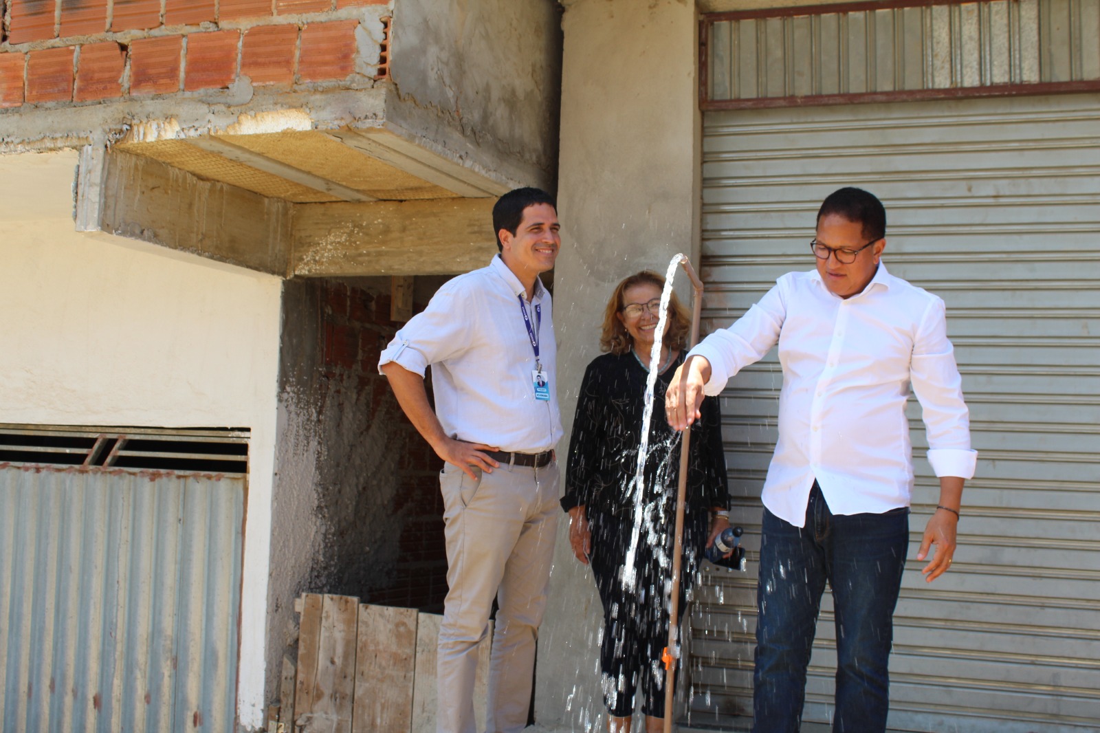 Prefeito Augusto Castro supervisiona testes do Projeto Mais Água no Mangabinha