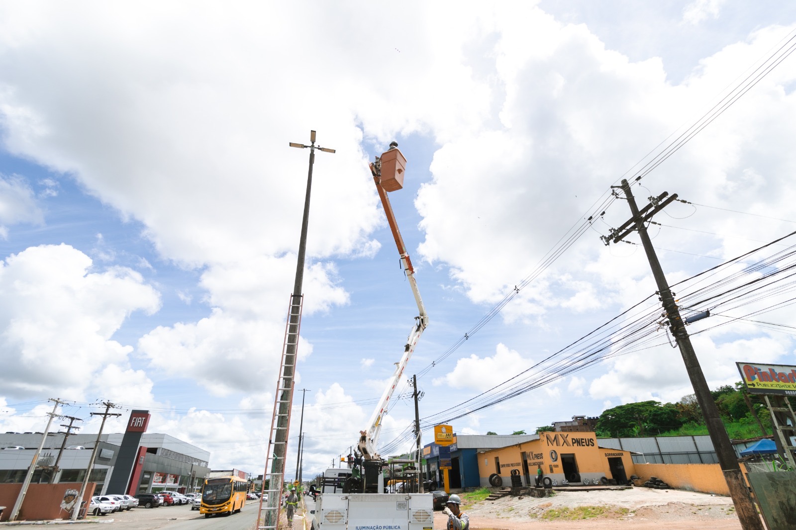 Prefeitura de Itabuna executa a recuperação do sistema de iluminação pública da Avenida JS Pinheiro