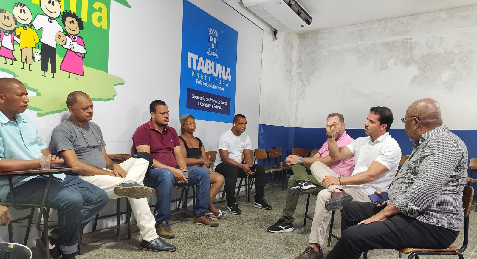 Prefeitura de Itabuna esclarece entraves para início da construção de casas populares durante encontro com lideres do Rua de Palha