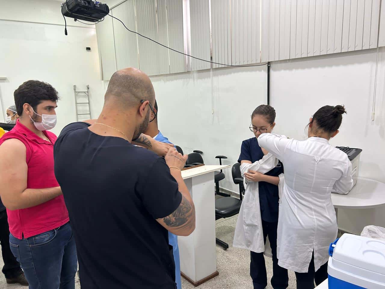 Colaboradores do Hospital de Base de Itabuna são imunizados contra o vírus Influenza