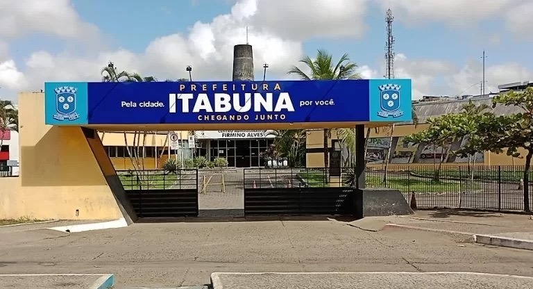 Prefeito Augusto Castro reajuste salários de servidores em 5,48% e sanciona leis aprovadas pela Câmara