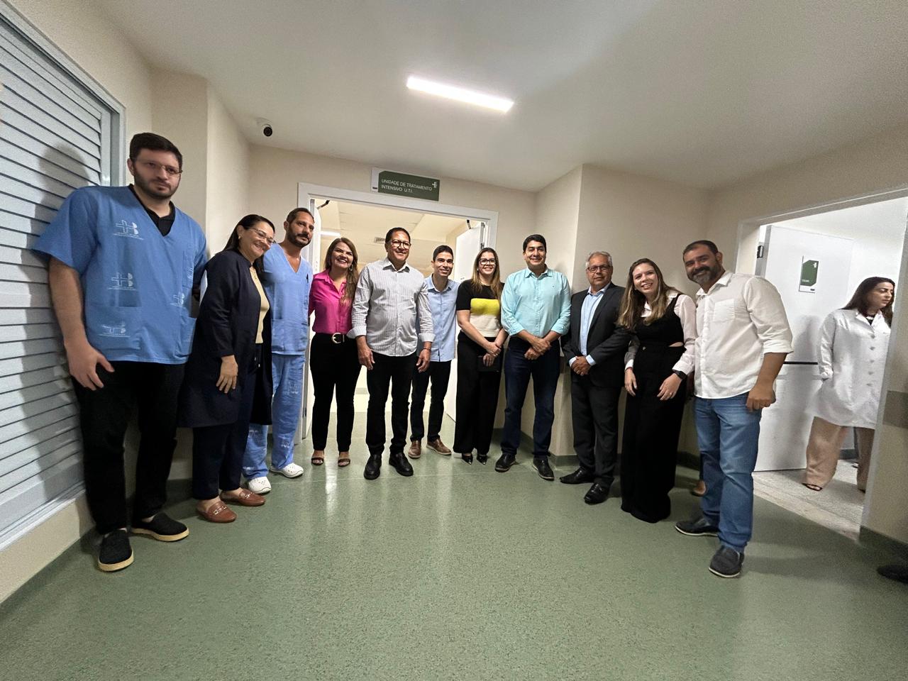 Augusto Castro e a primeira-dama visitam pacientes do Projeto de Ampliação de Cirurgias Eletivas no Hospital de Base