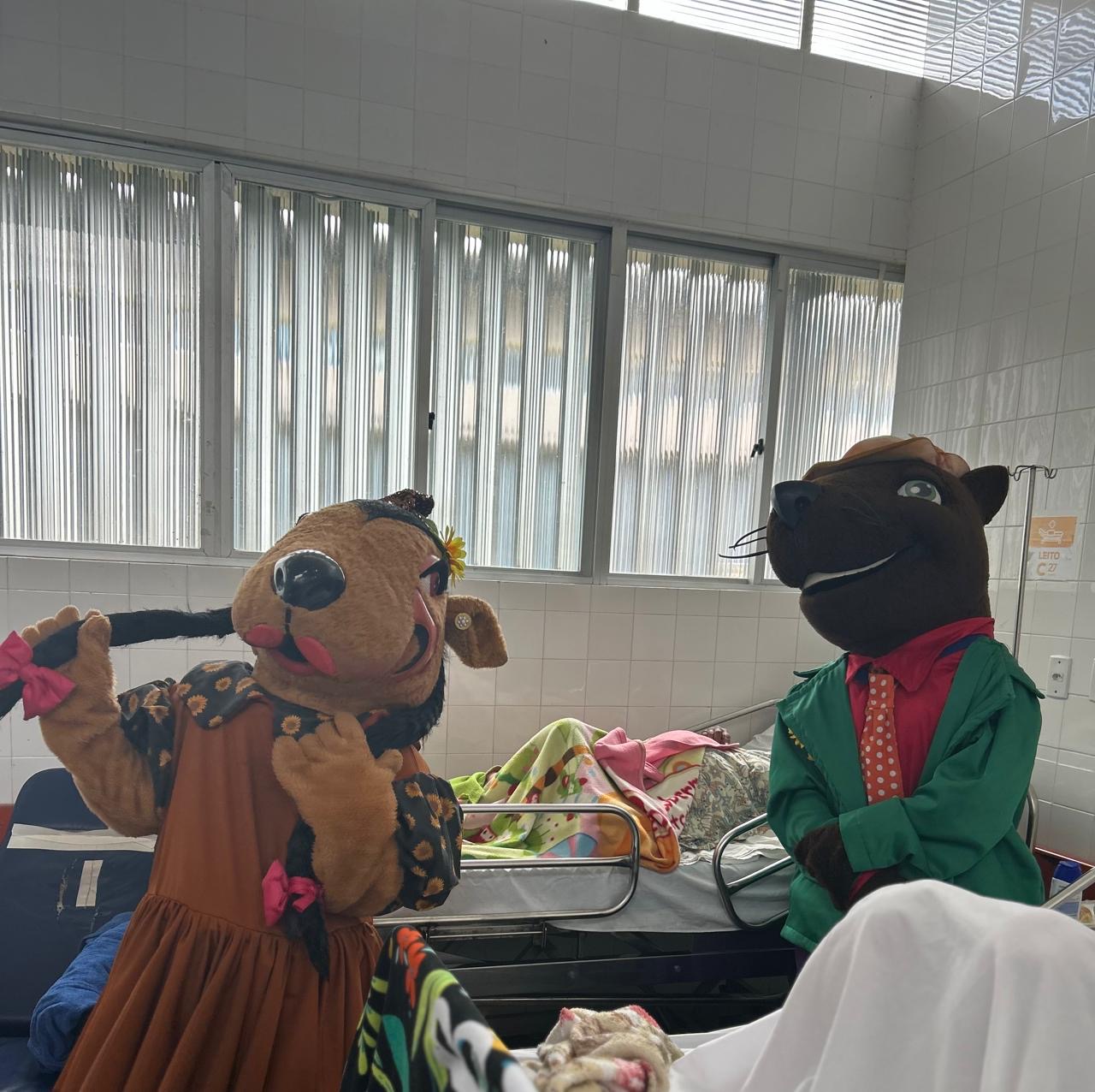 Clima de São João e acolhimento tomam conta do Hospital de Base de Itabuna com visita dos mascotes do Ita Pedro