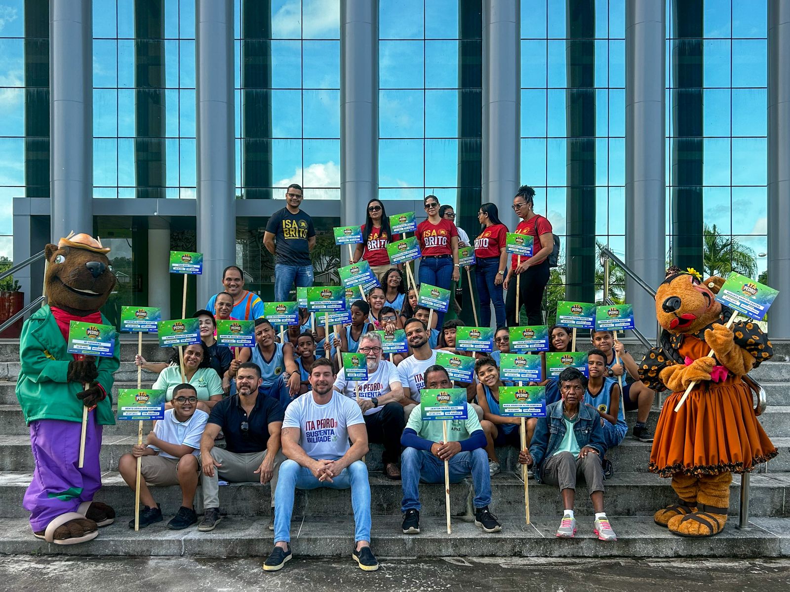 ITAPEDRO É SUSTENTABILIDADE: PREFEITURA DE ITABUNA REALIZA AÇÃO DE REPLANTIO DE MUDAS COM CRIANÇAS ATÍPICAS