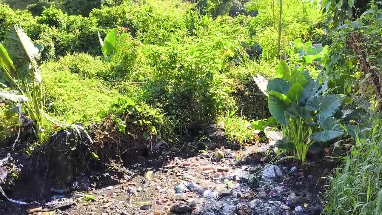 Prefeitura de Itabuna executa a limpeza e a manutenção de canal de drenagem no Novo Horizonte