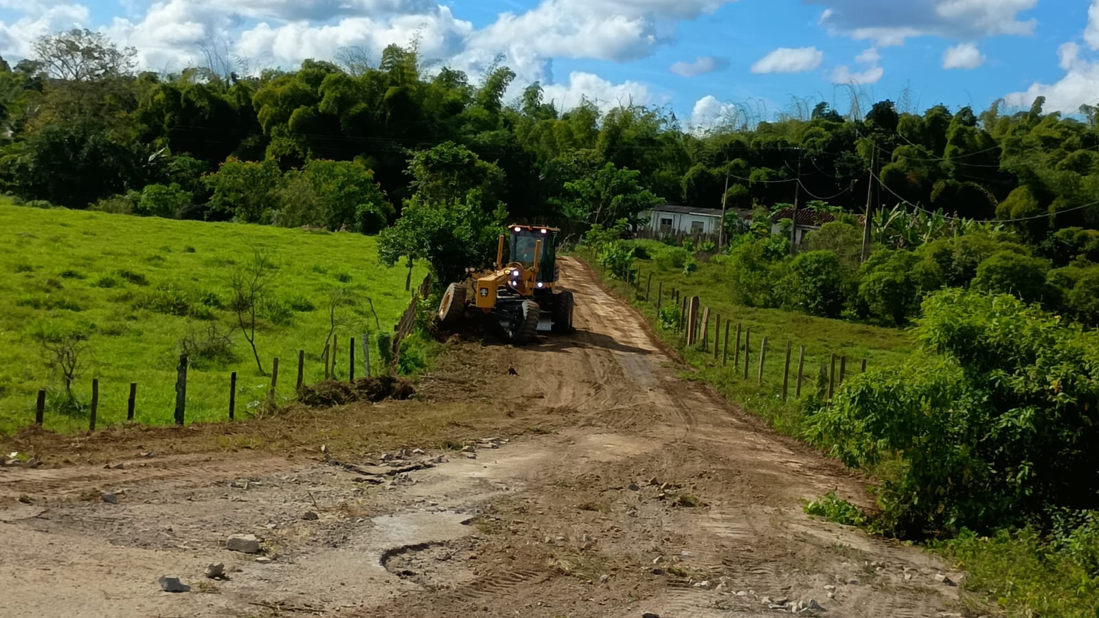 Prefeitura de Itabuna melhora as condições de tráfego da estrada do Cafezal