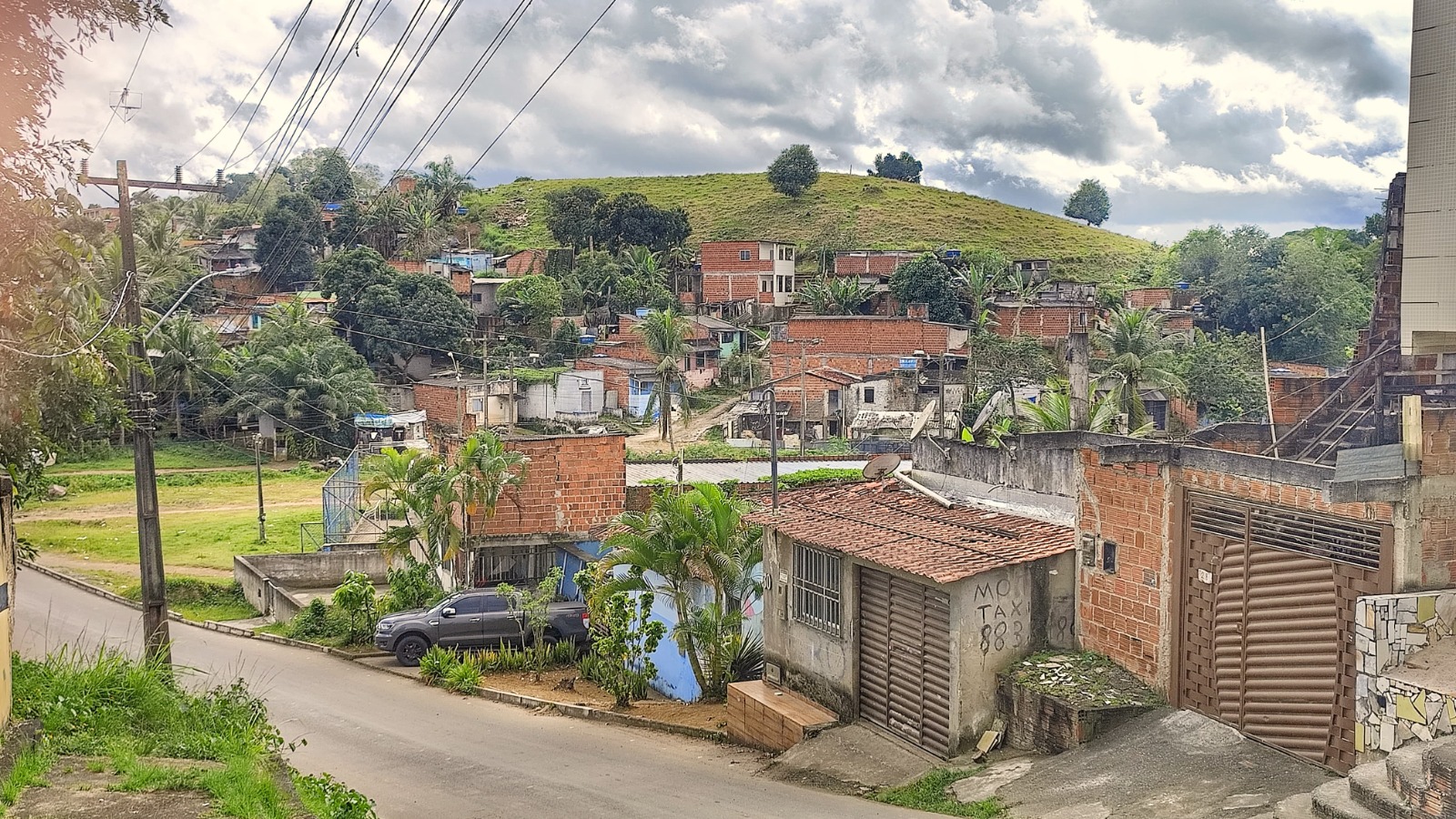 Prefeitura cadastra imóveis para a emissão de escrituras do Programa de Regularização Fundiária Meu Lugar no Nova Califórnia