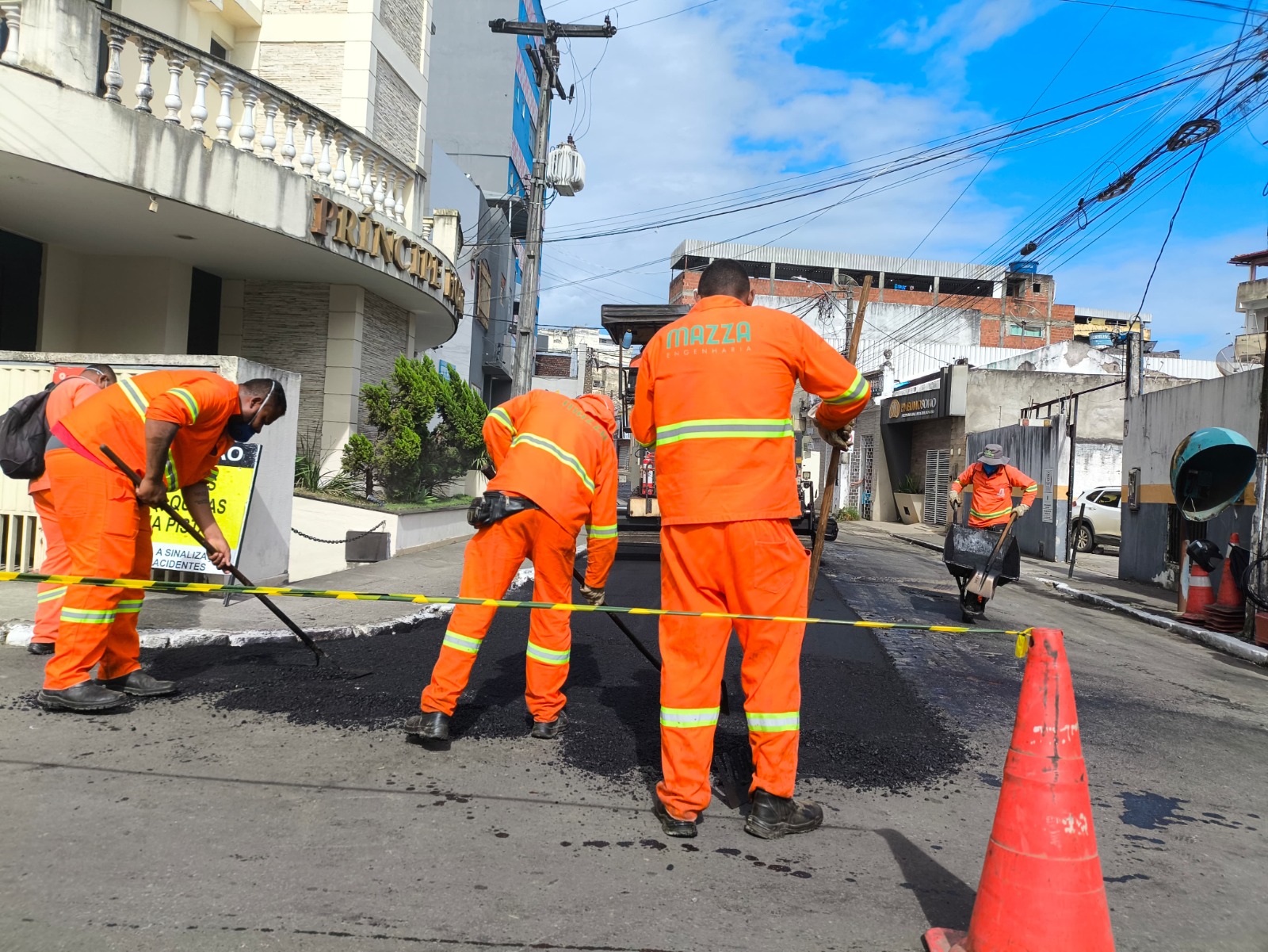Prefeitura faz o recapeamento de ruas e avenidas e da Praça Adami no centro de Itabuna fechando 1ª fase do PAI