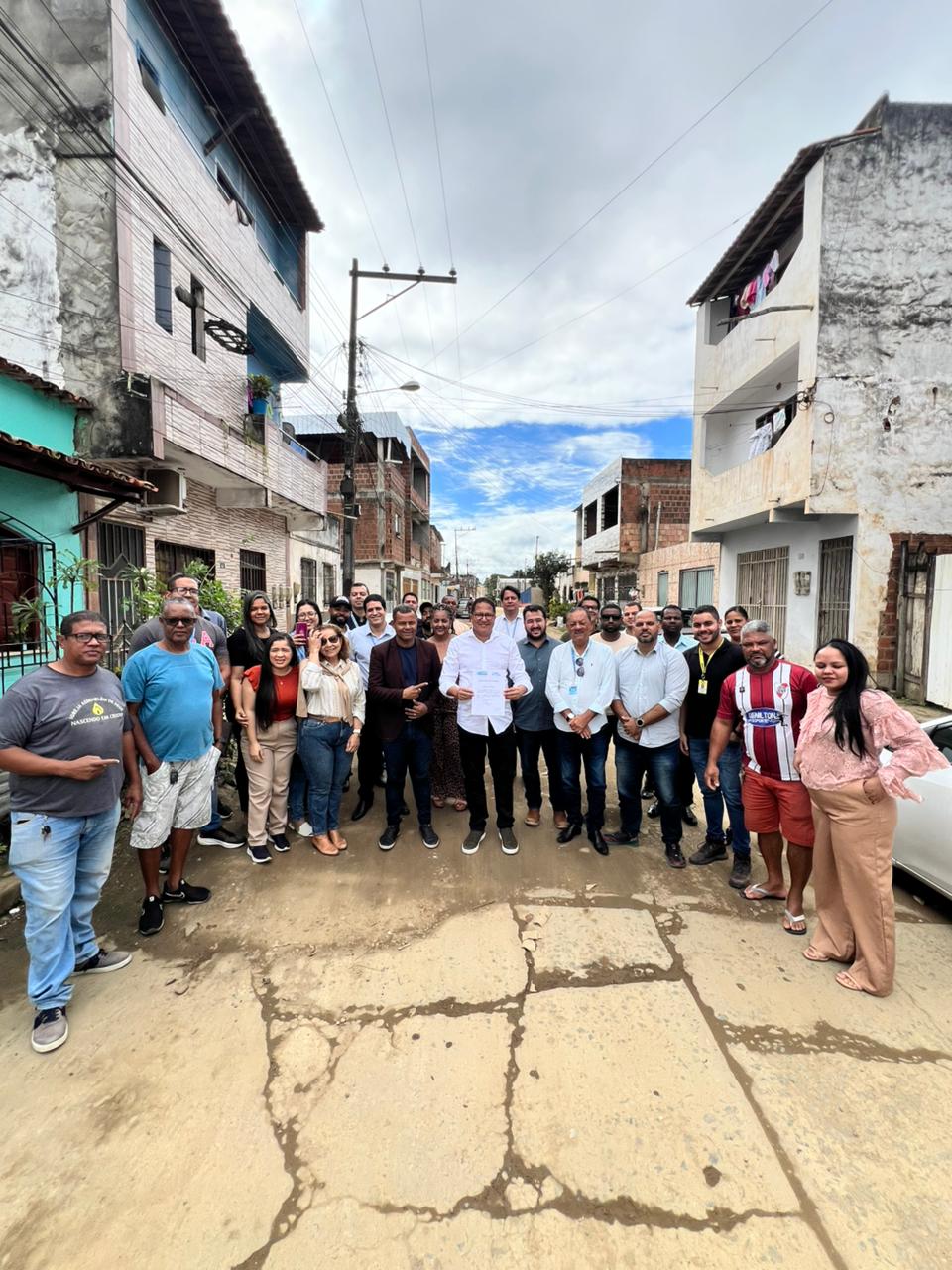 Prefeito Augusto Castro assina ordem de serviço para ampliação do abastecimento de água no Novo Lomanto