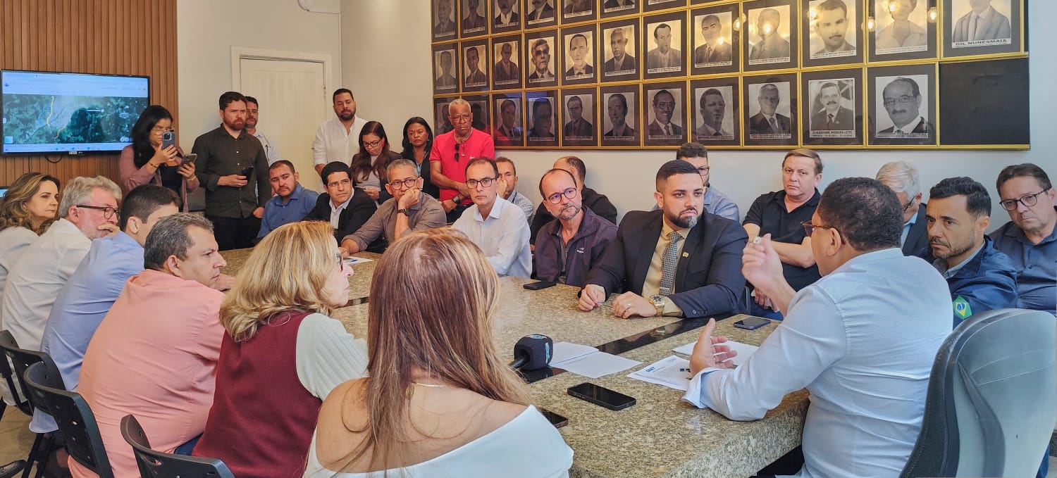 Prefeito Augusto Castro recebe representante do DNIT para apresentação do projeto de duplicação da BR-101