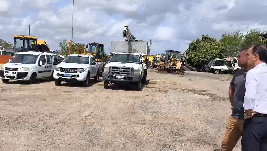 Prefeitura de Itabuna faz reparos e manutenção da frota de veiculos e máquinas pesadas