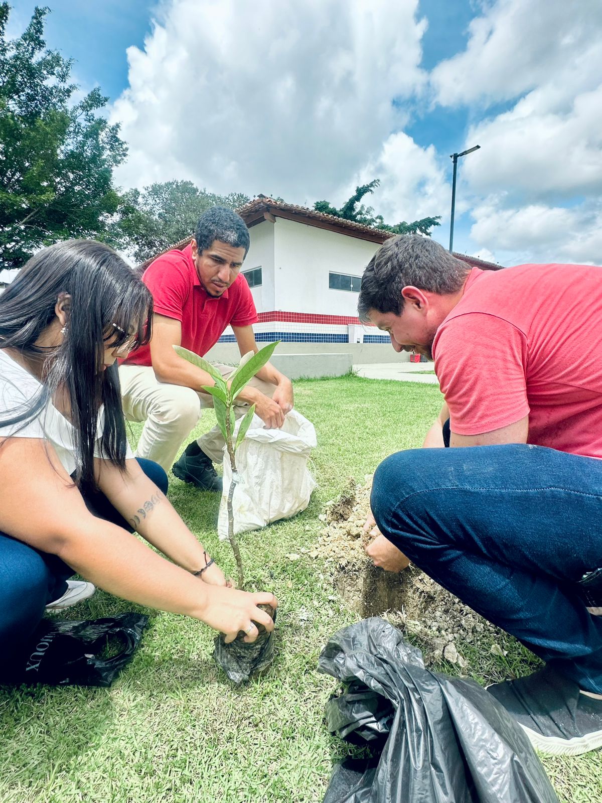 Prefeitura de Itabuna e CIEBTEC fazem plantio de mudas em referência ao Dia da Árvore e a projeto ambiental