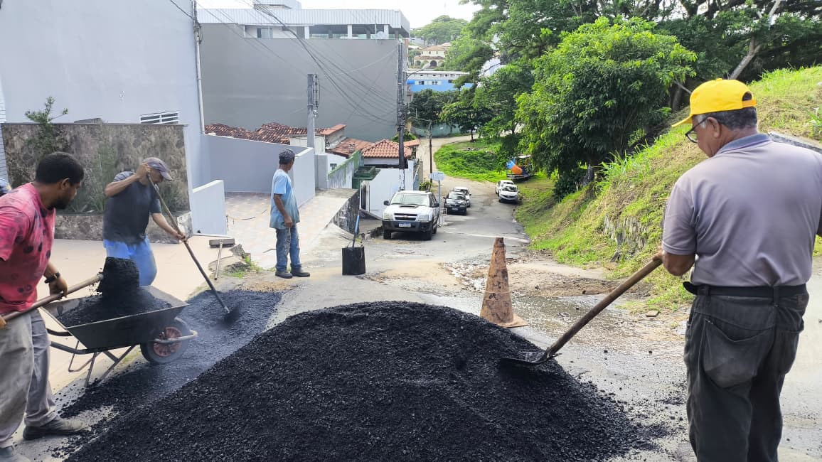 Prefeitura de Itabuna executa recapeamento de ruas e a limpeza de canais de drenagem