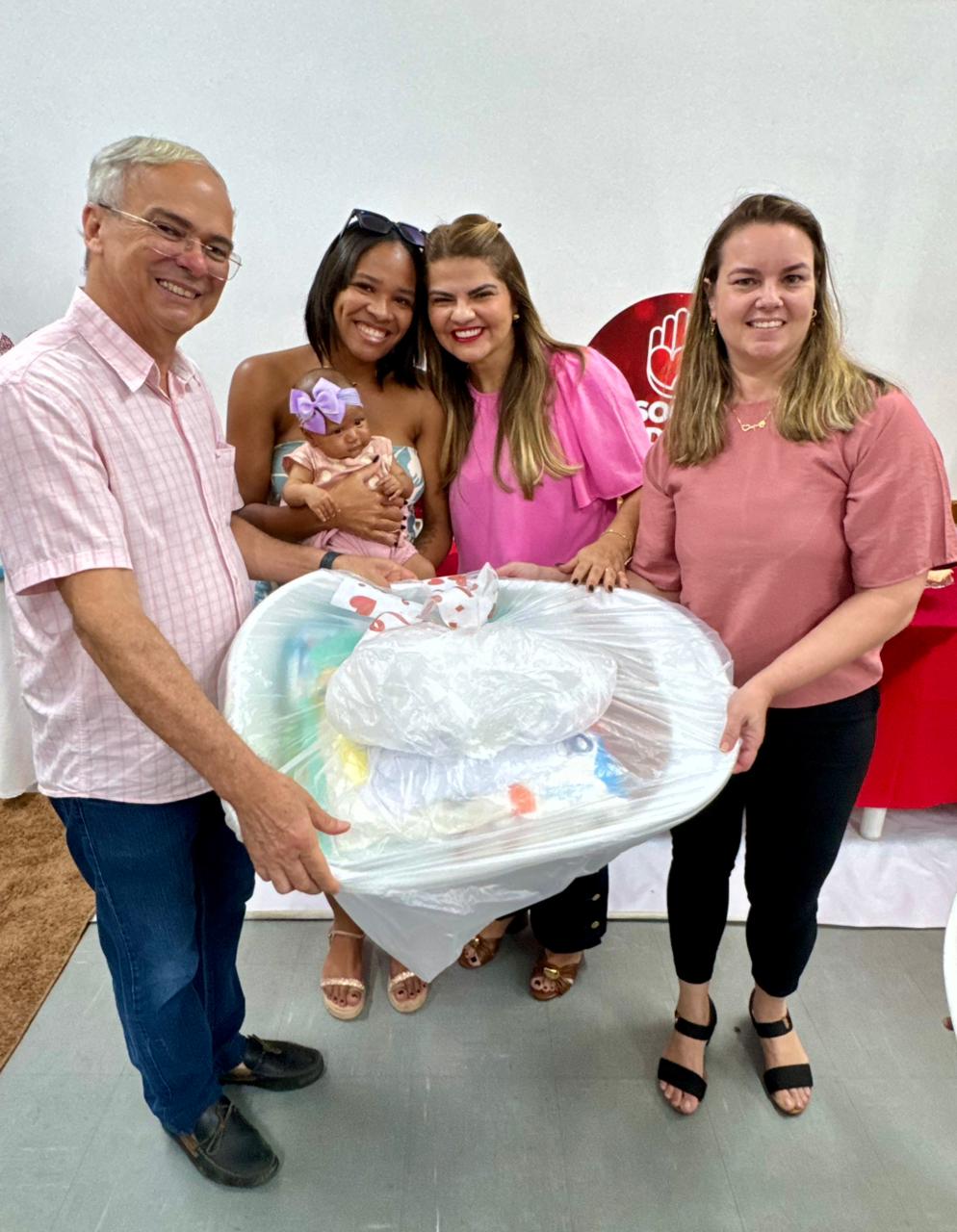 Programa Itabuna Mãe promove confraternização e distribui kits às gestantes no 9º mês