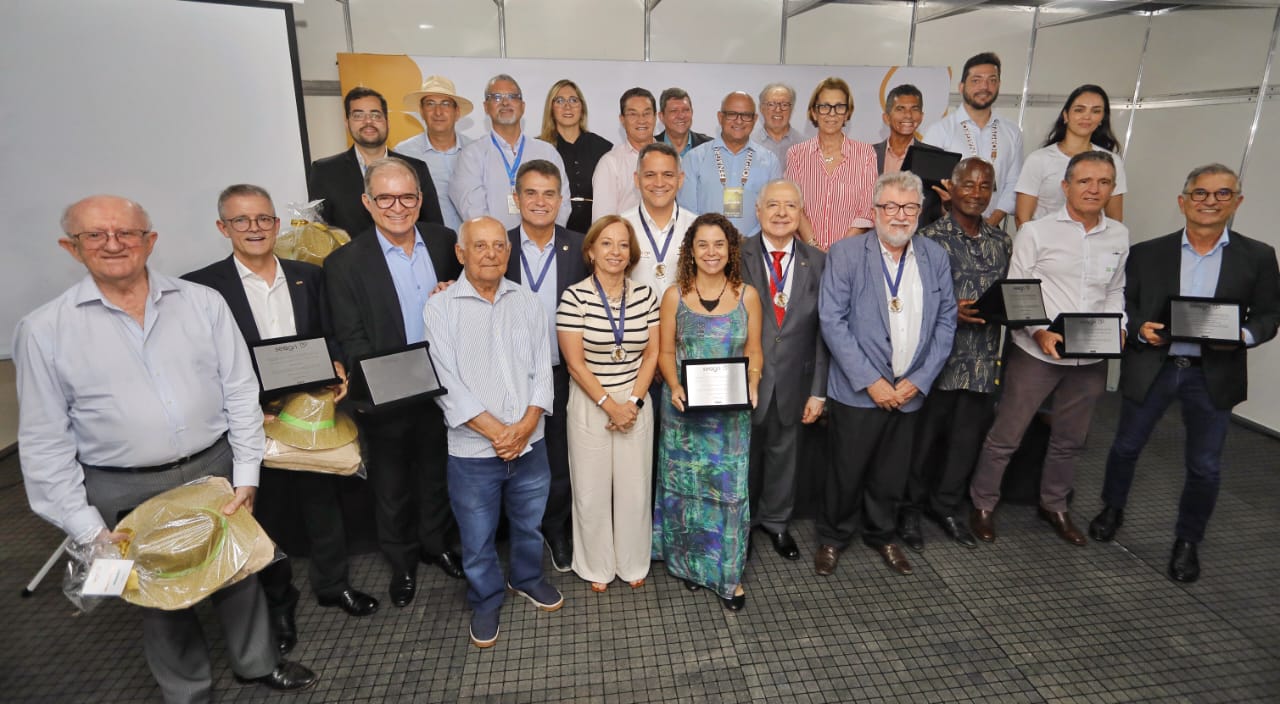 Titular da SEAGRIMA é homenageado com a Medalha de Mérito Joaquim Ignácio Tosta Filho pelo Governo da Bahia