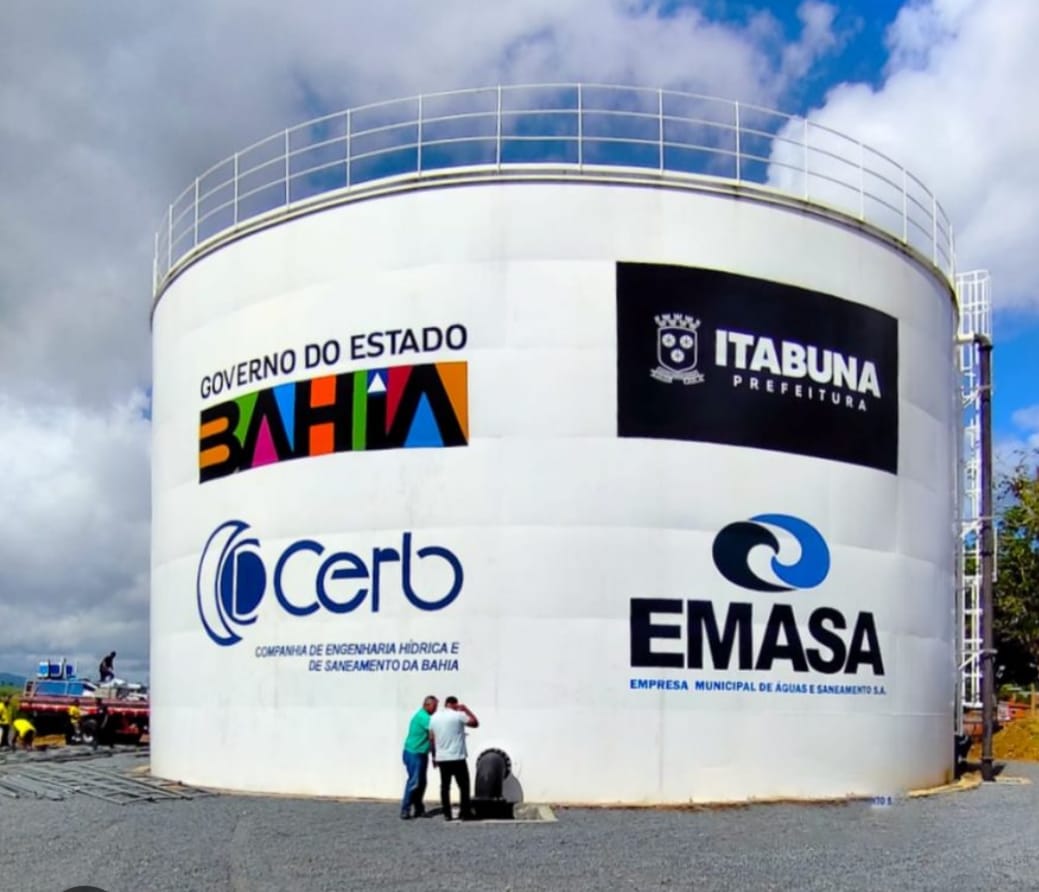 Vândalos colocam suas vidas em risco ao acessar cobertura do tanque do Mais Água no Novo Lomanto