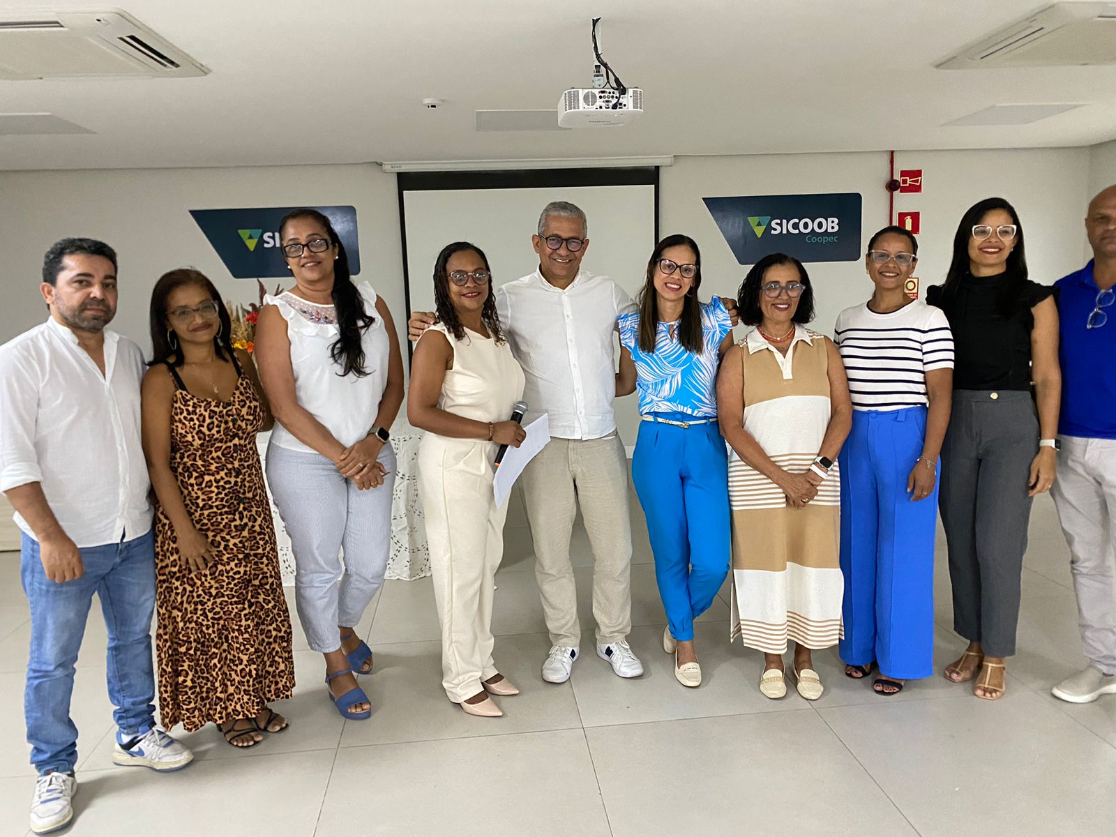 Prefeitura de Itabuna certifica servidores da Educação em formação tecnológica no auditório do SICOOB