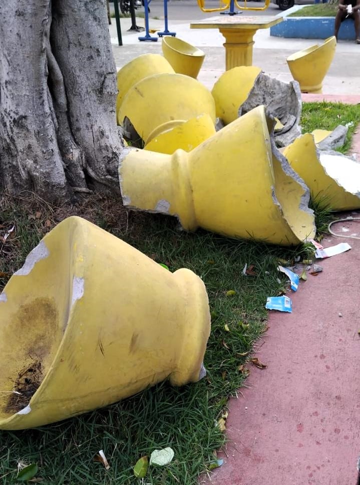 Praça da Piedade, no Califórnia, teve mobiliário e equipamentos alvo de vandalismo