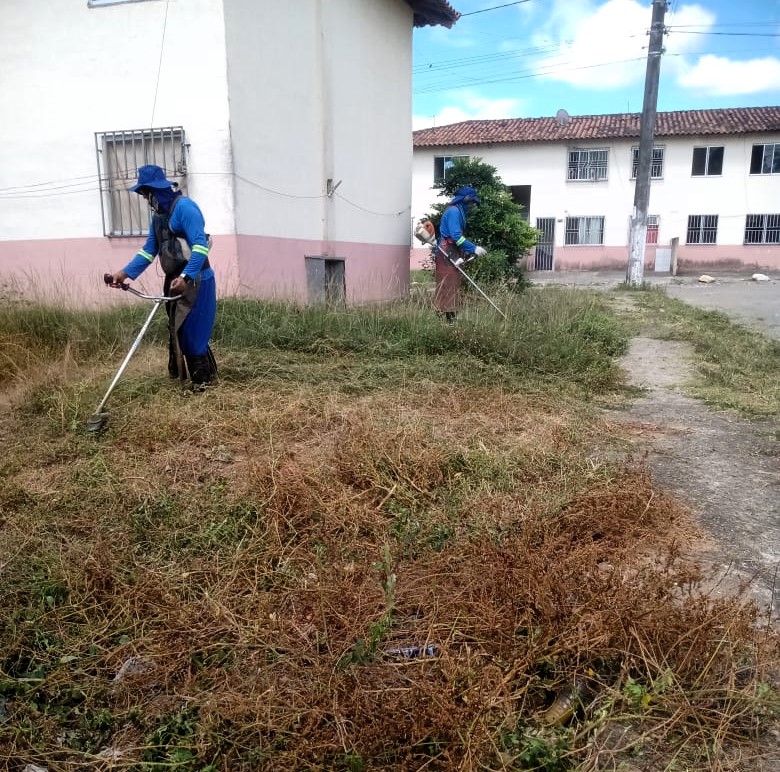 Prefeitura de Itabuna executa a limpeza de áreas públicas comuns nos condomínios Jubiabá e Gabriela