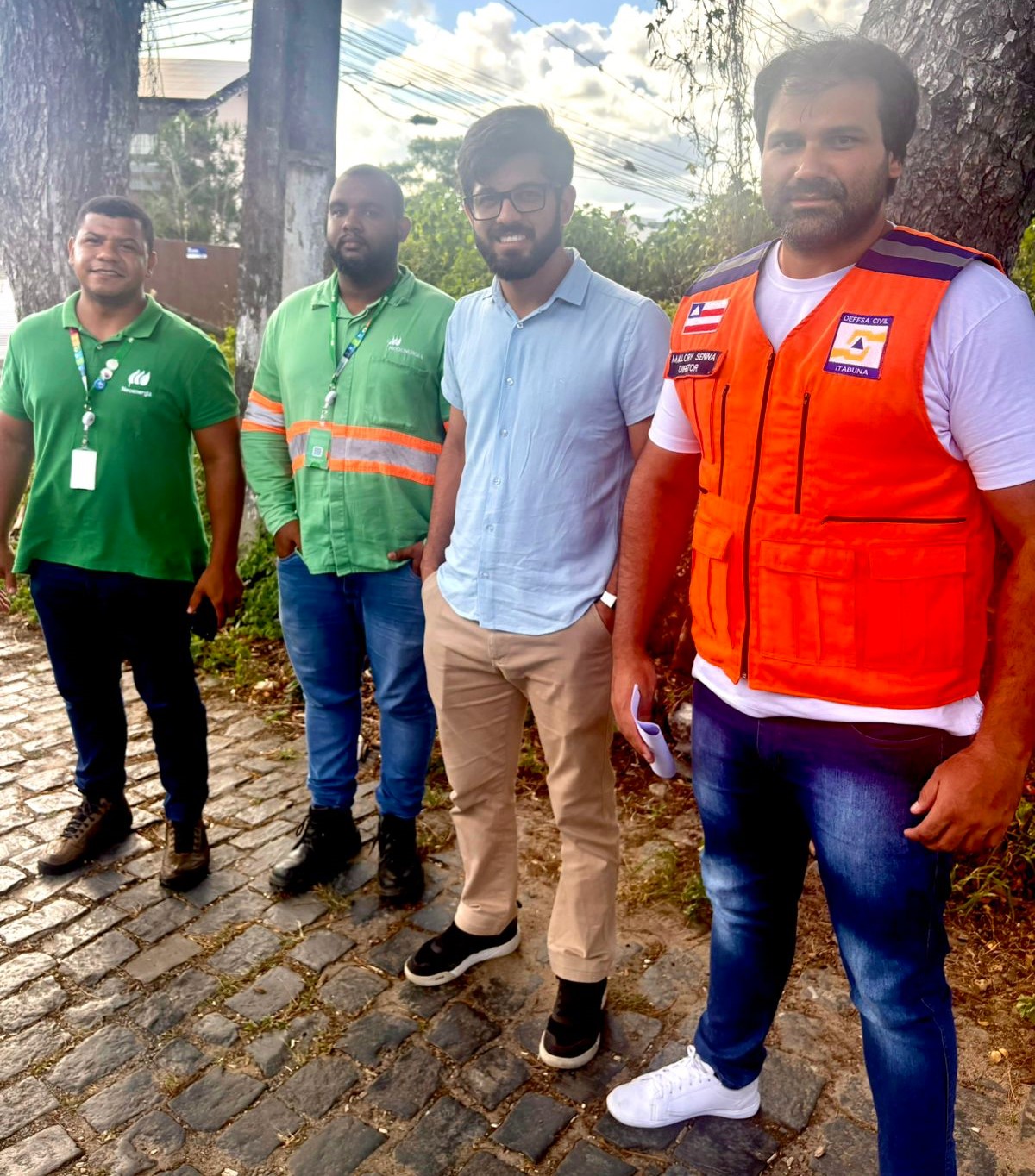 Prefeitura de Itabuna identifica áreas onde árvores invadem redes de alta tensão para poda pela Neoenergia Coelba